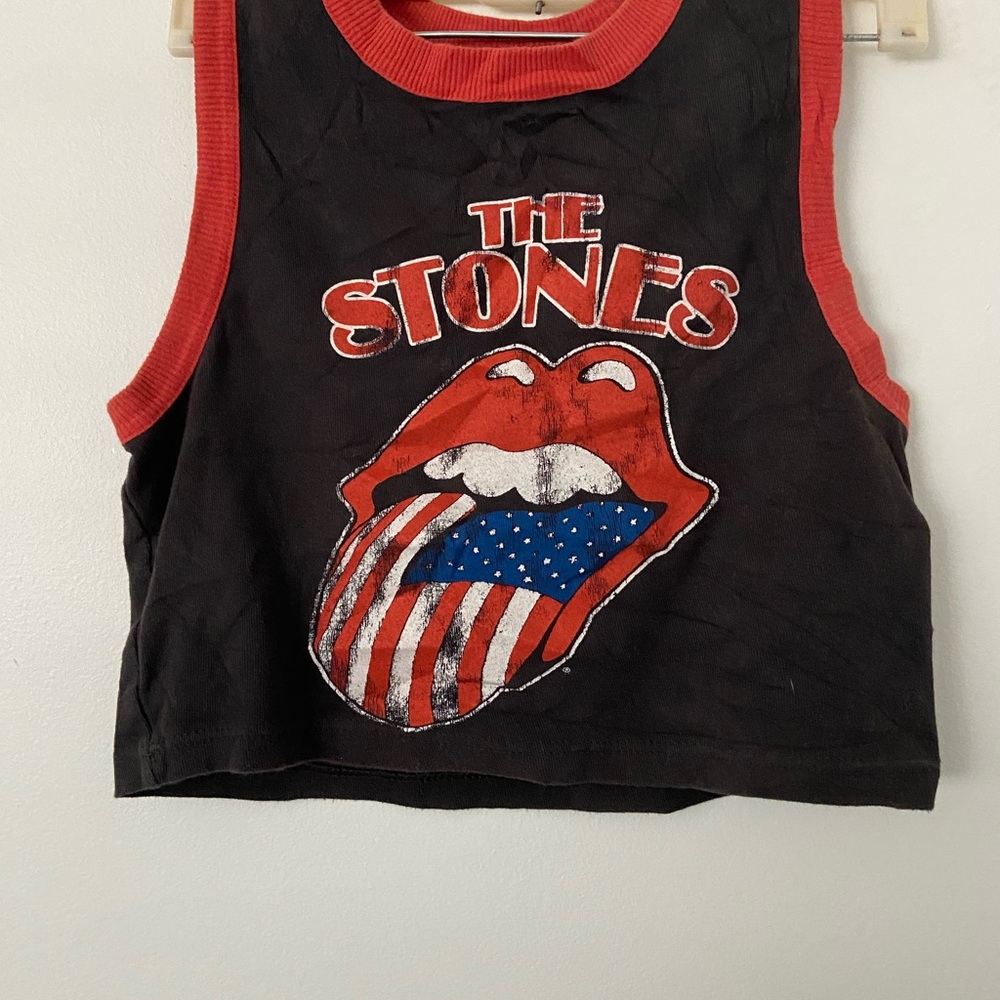 Black & Red Graphic Cropped Tank Top